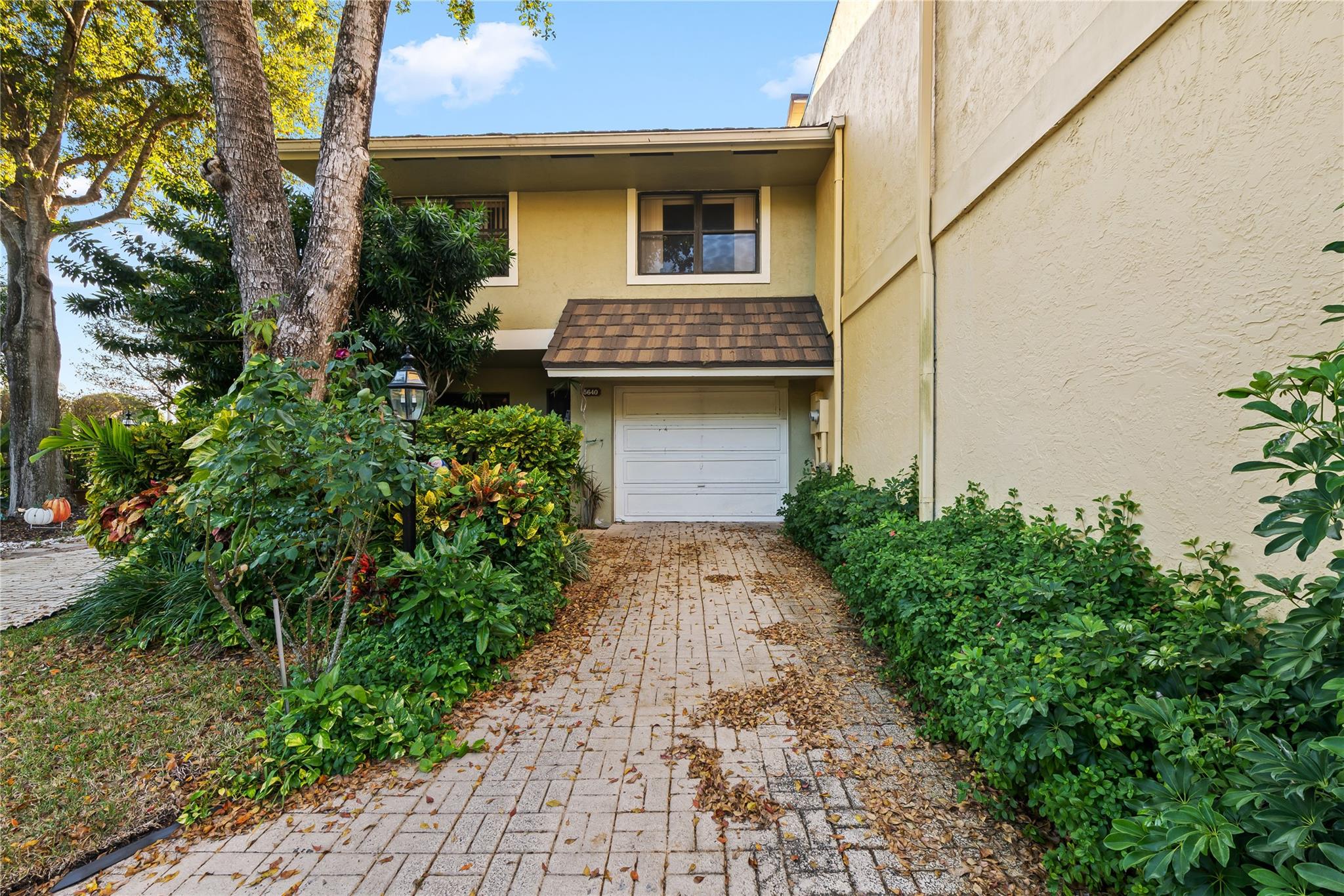 5640 Santiago Cir 5640