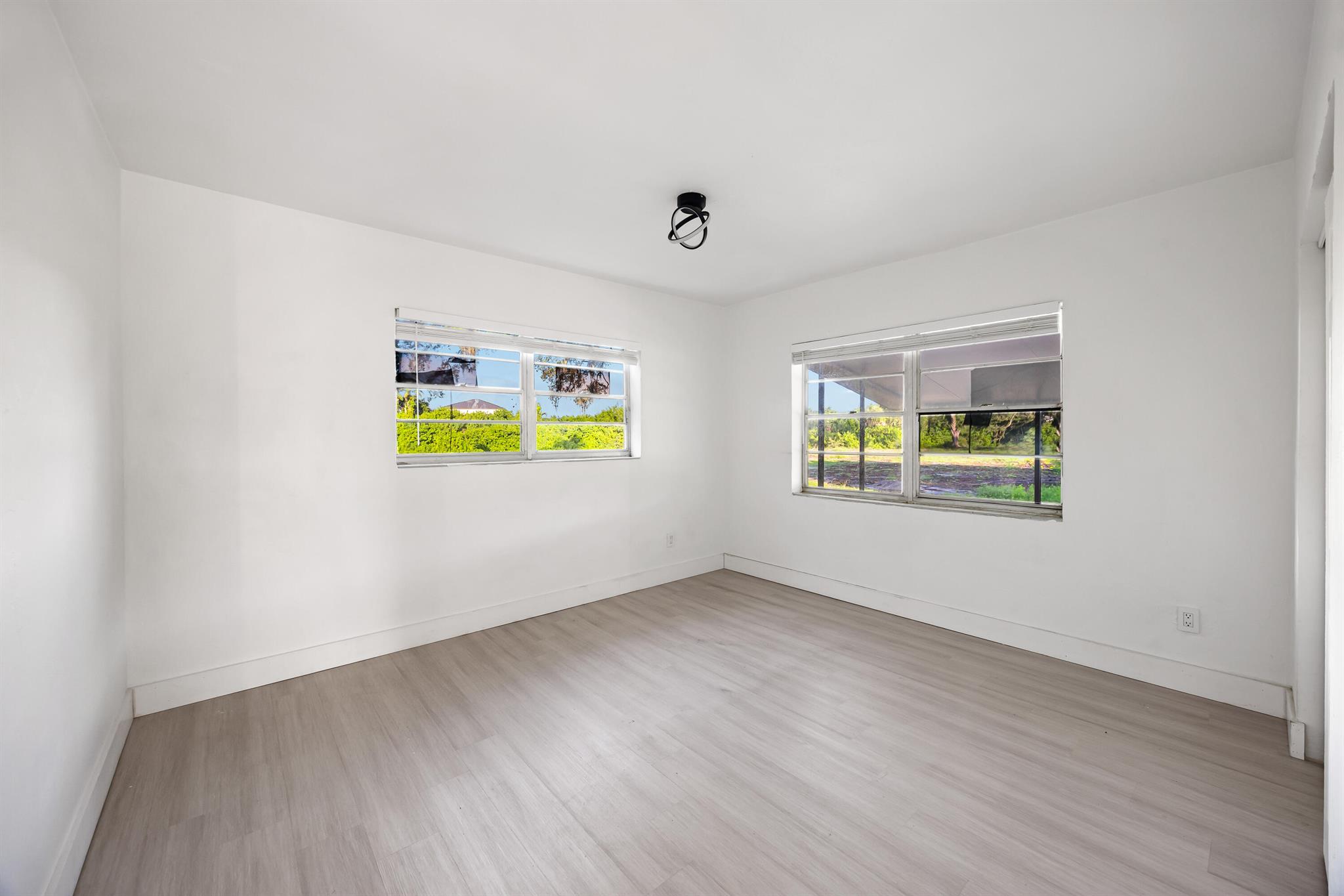 North Central Hollywood - Residential Lease