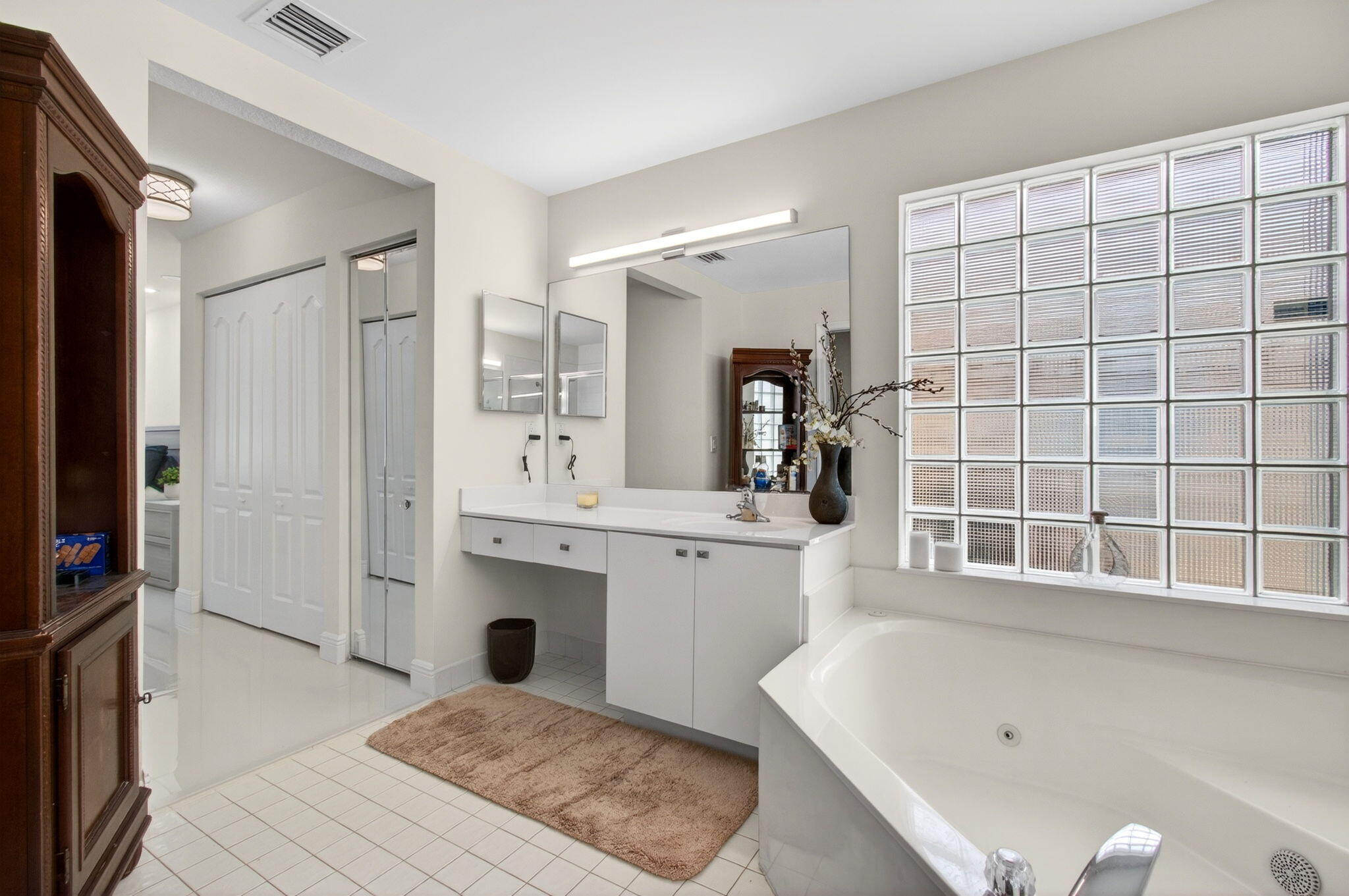 SYMPHONY BAY - Residential