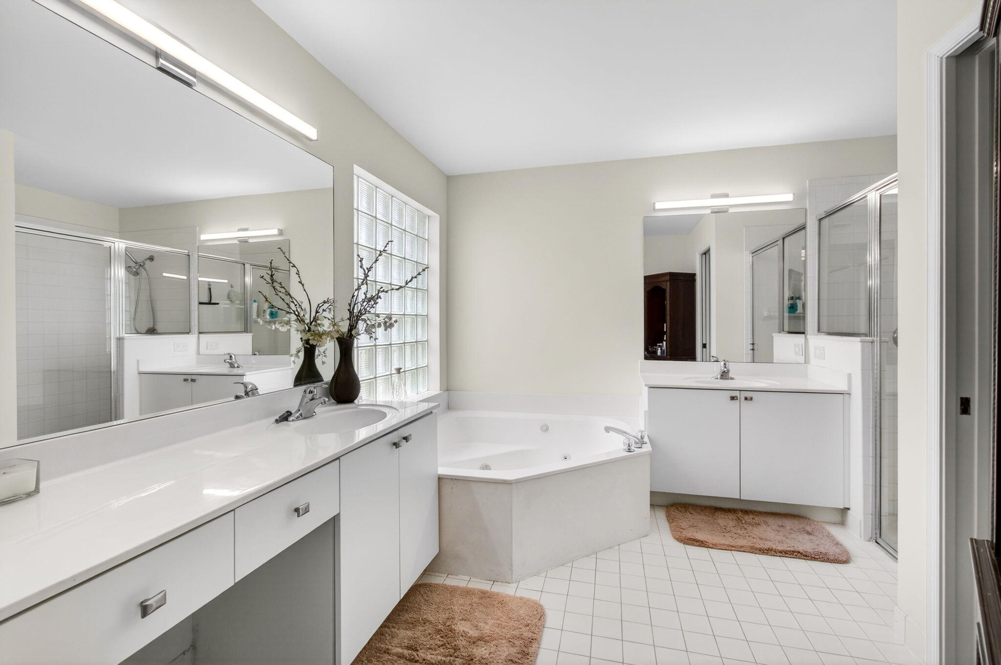 SYMPHONY BAY - Residential