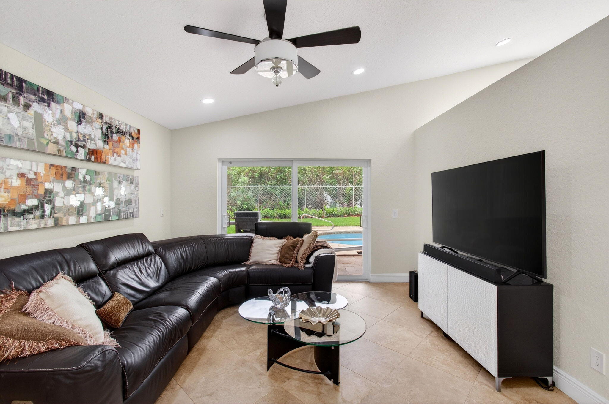 SYMPHONY BAY - Residential