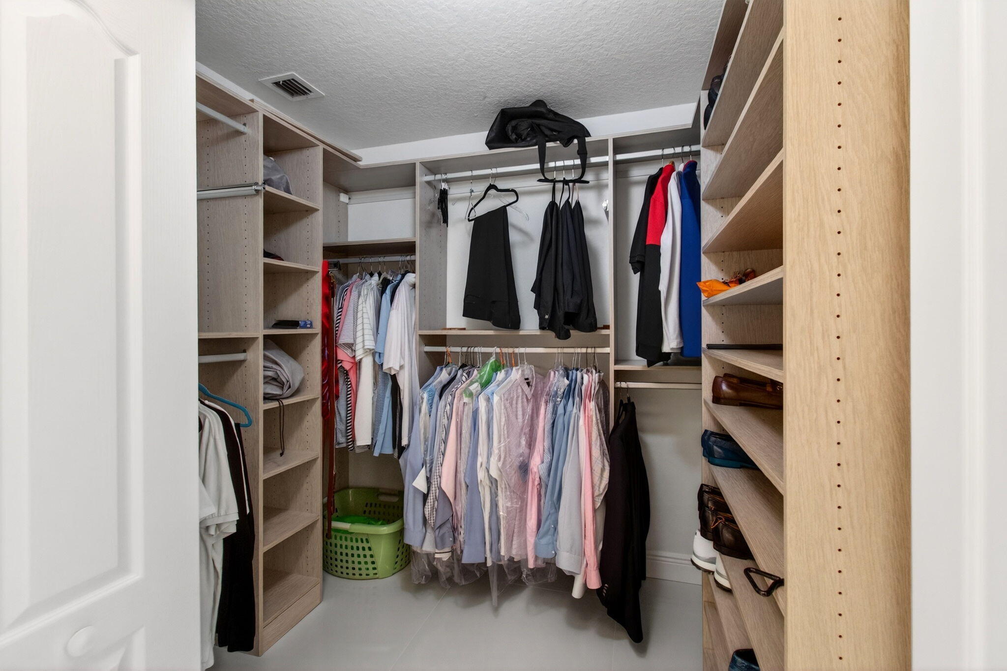 SYMPHONY BAY - Residential