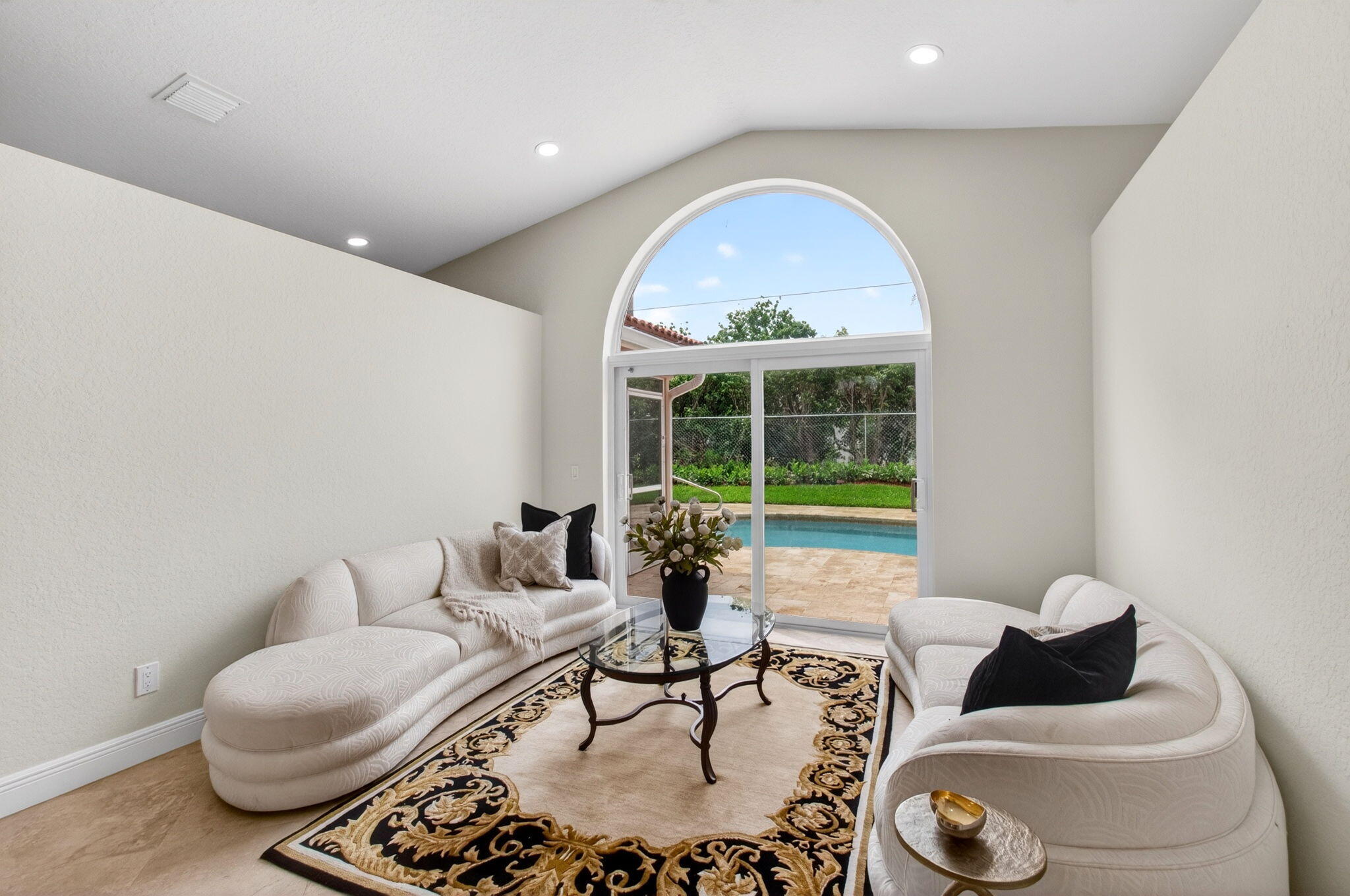 SYMPHONY BAY - Residential