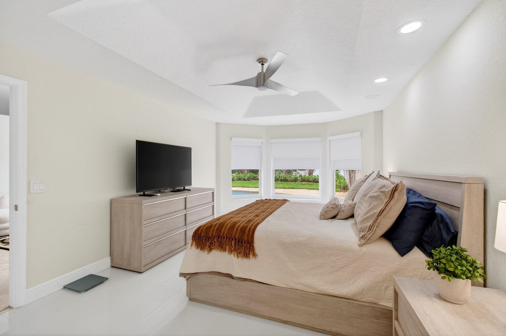 SYMPHONY BAY - Residential