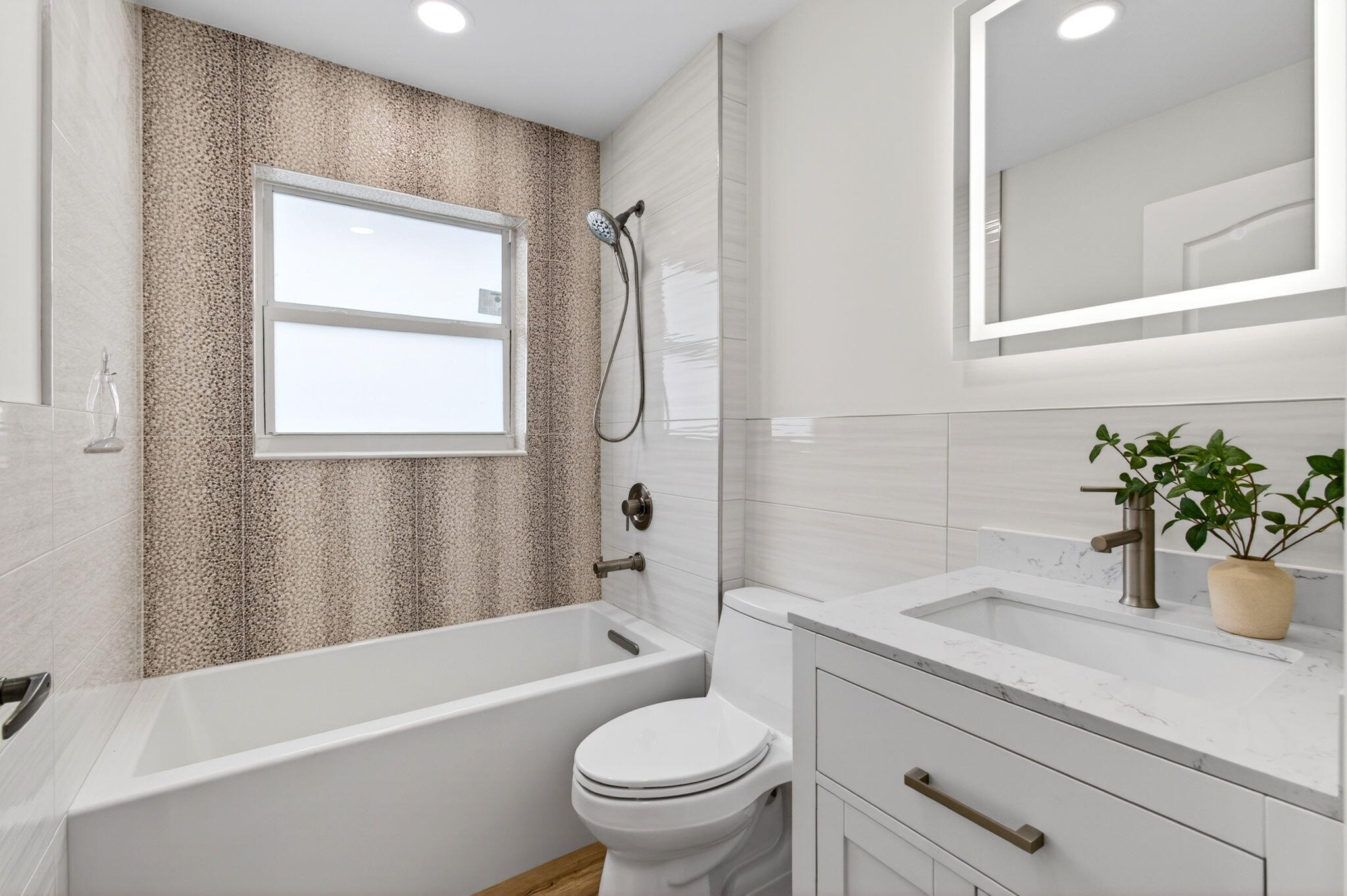 SYMPHONY BAY - Residential