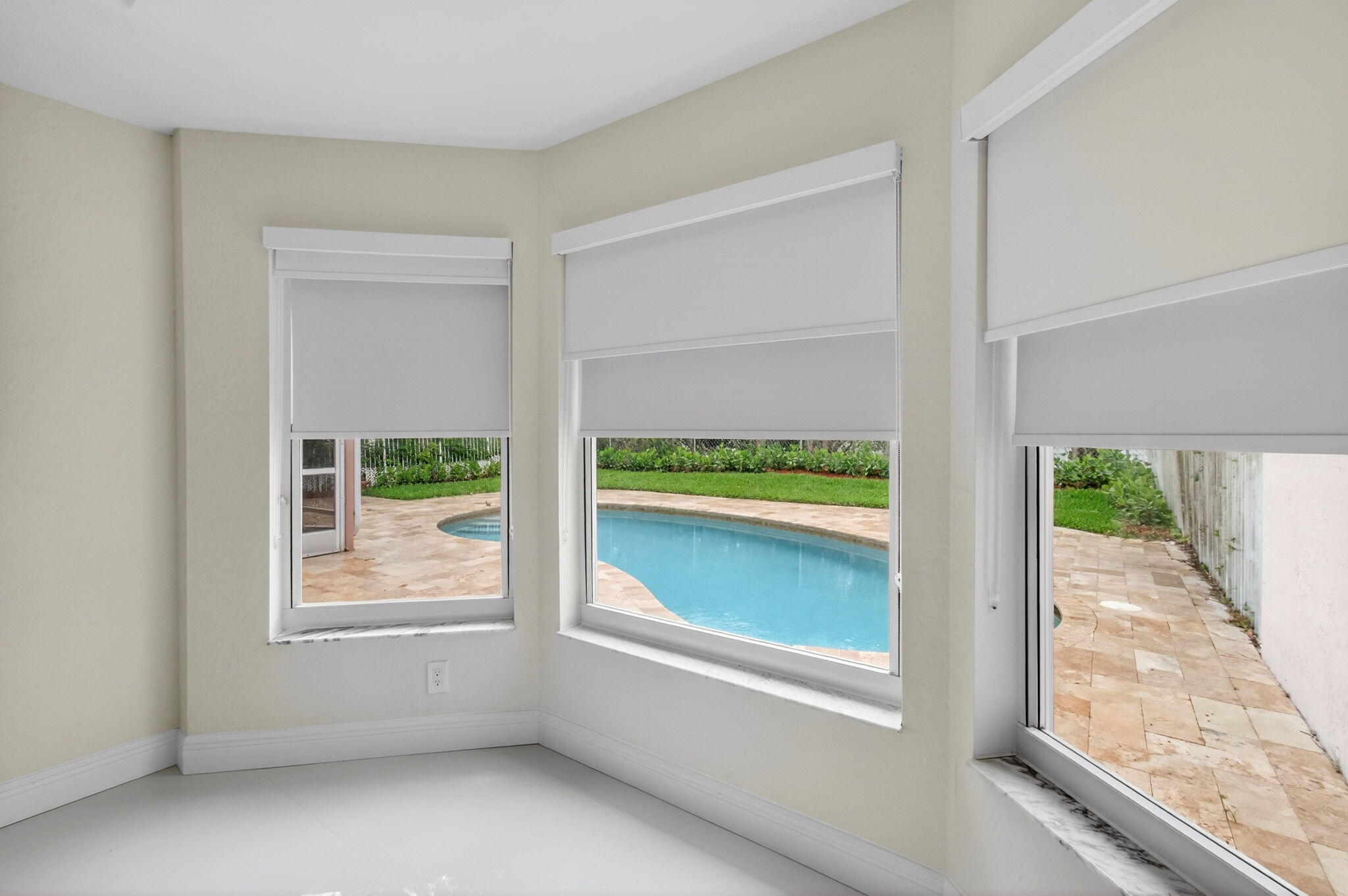 SYMPHONY BAY - Residential