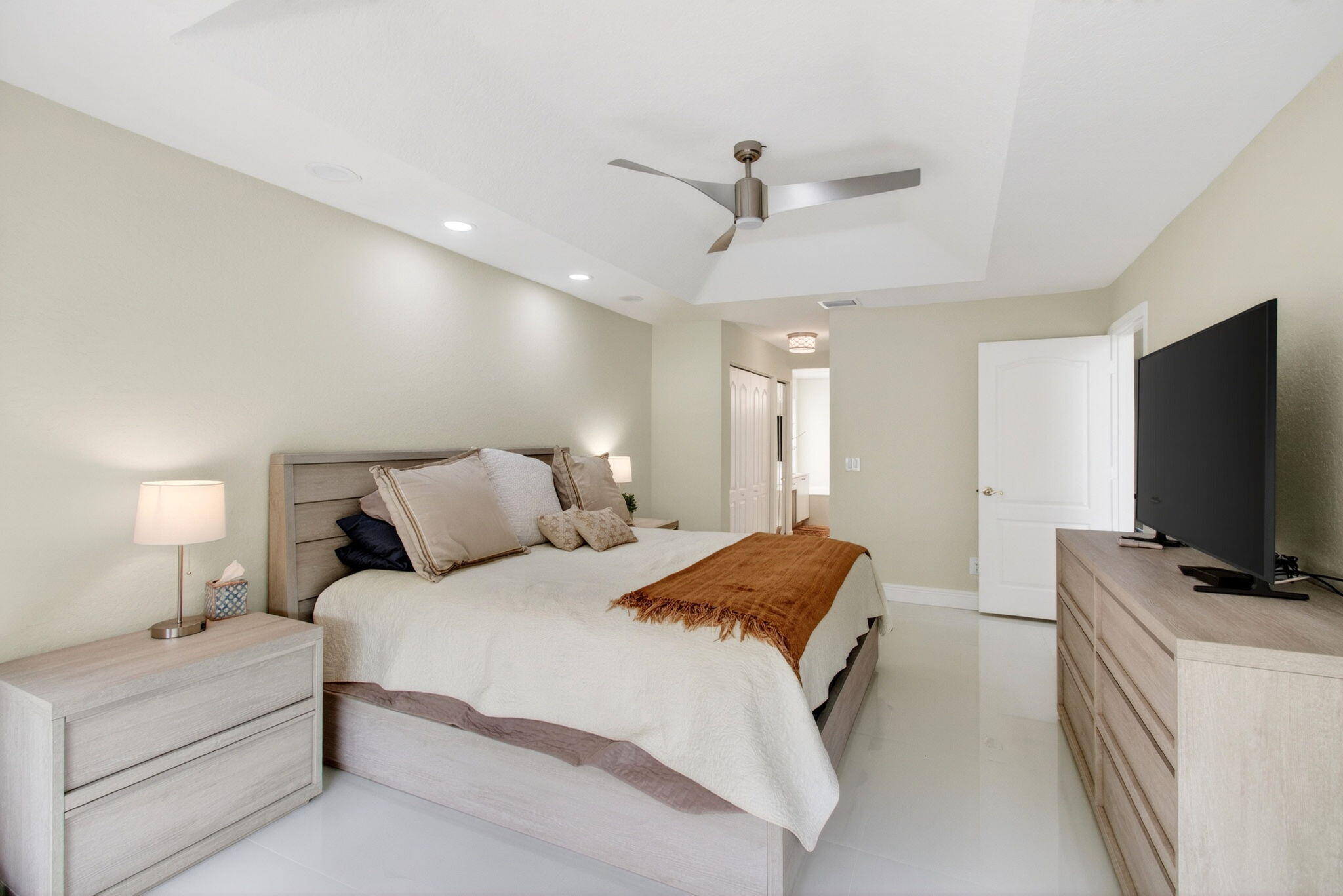 SYMPHONY BAY - Residential