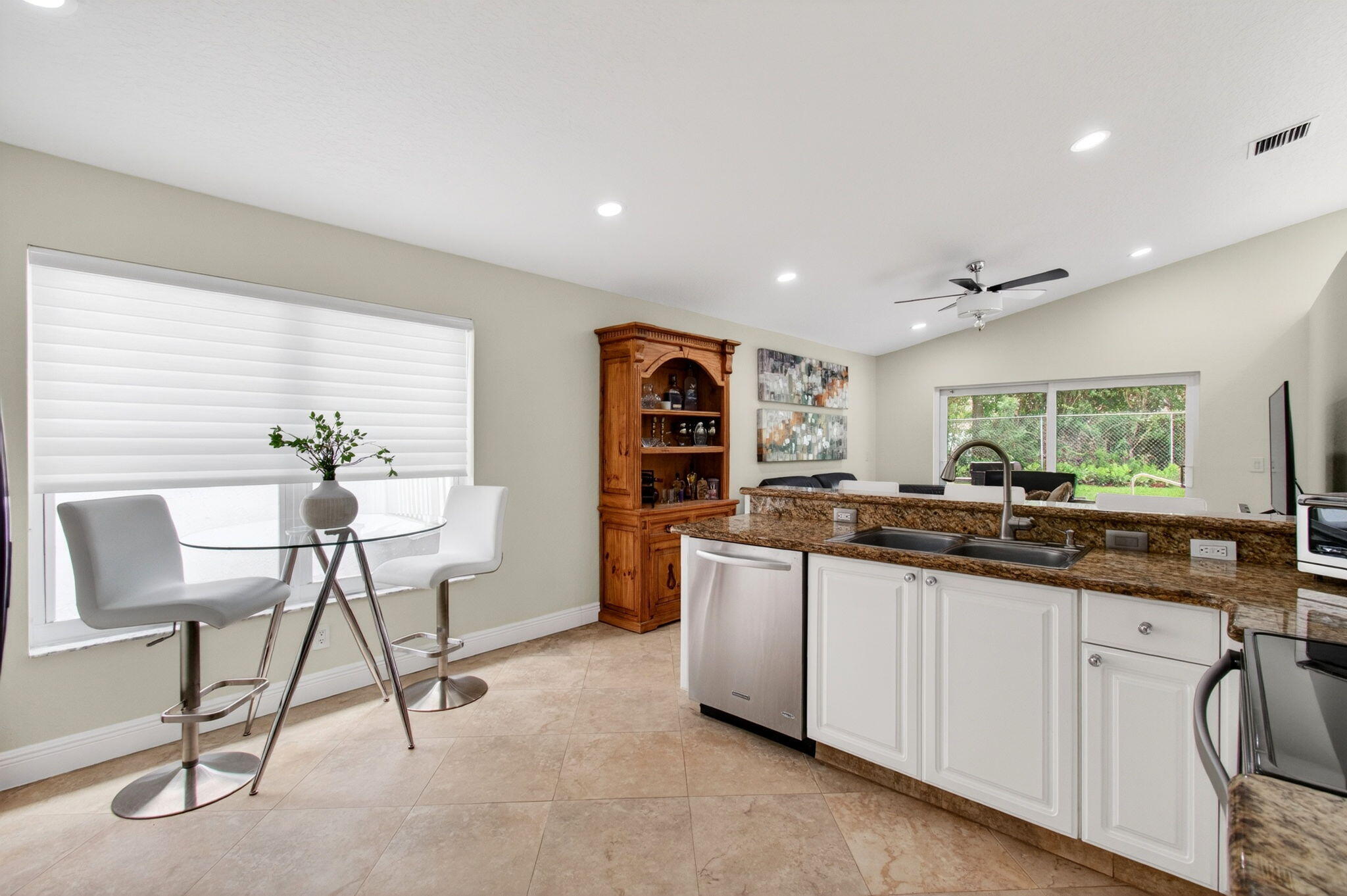 SYMPHONY BAY - Residential