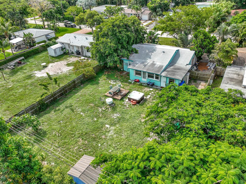 Photo of 219 NE 16th Street, Delray Beach, FL 33444 (MLS # R10916300)