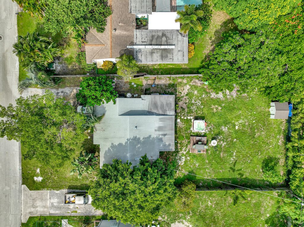 Photo of 219 NE 16th Street, Delray Beach, FL 33444 (MLS # R10916300)