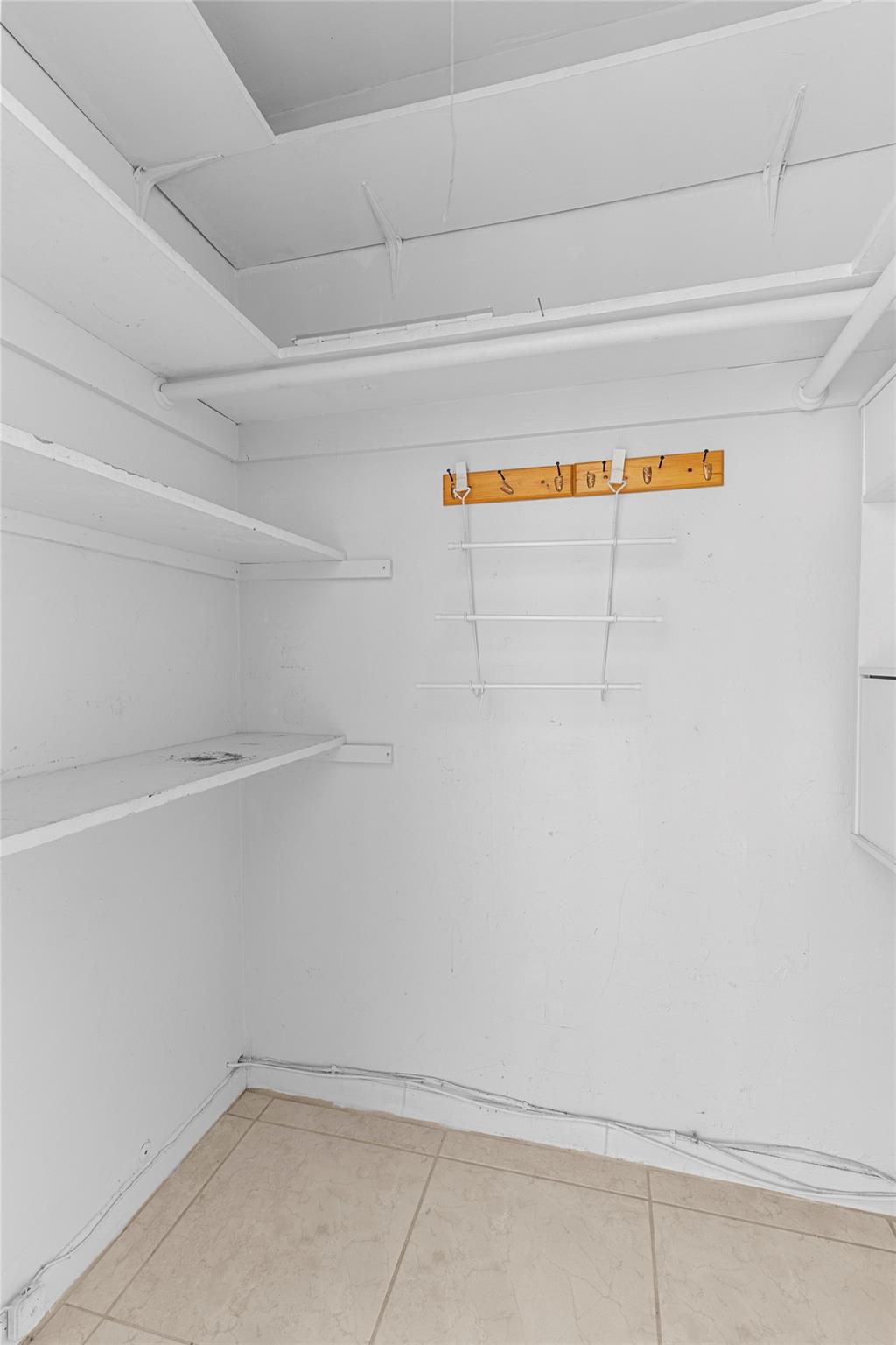 GOLDEN TOWERS - Residential