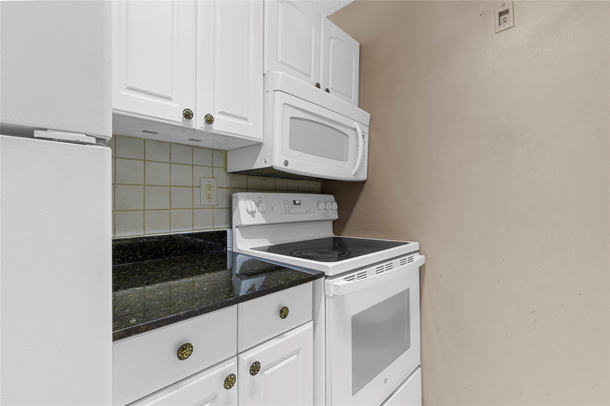 GOLDEN TOWERS - Residential