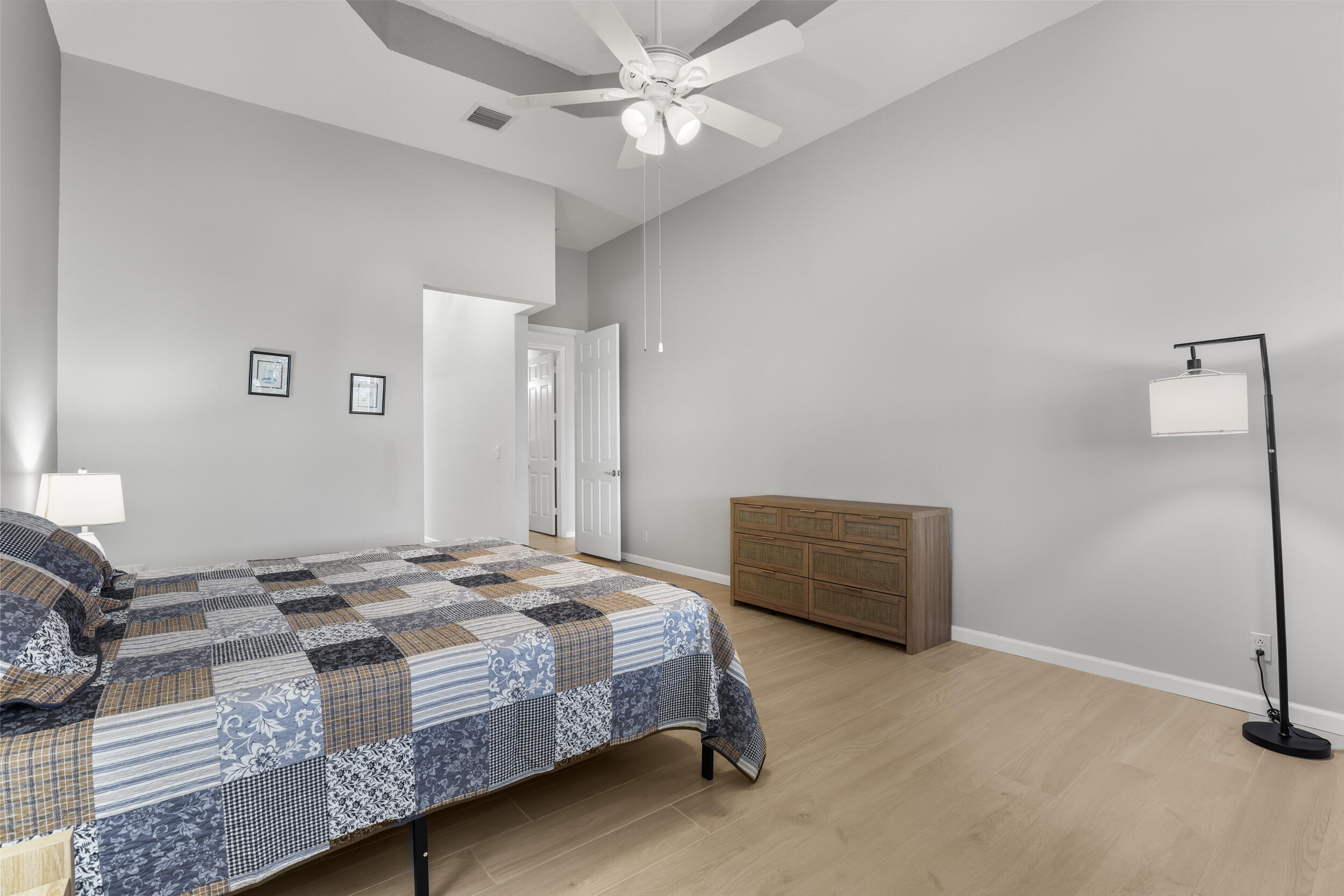 TOWNE PARK TR IA - Residential Lease