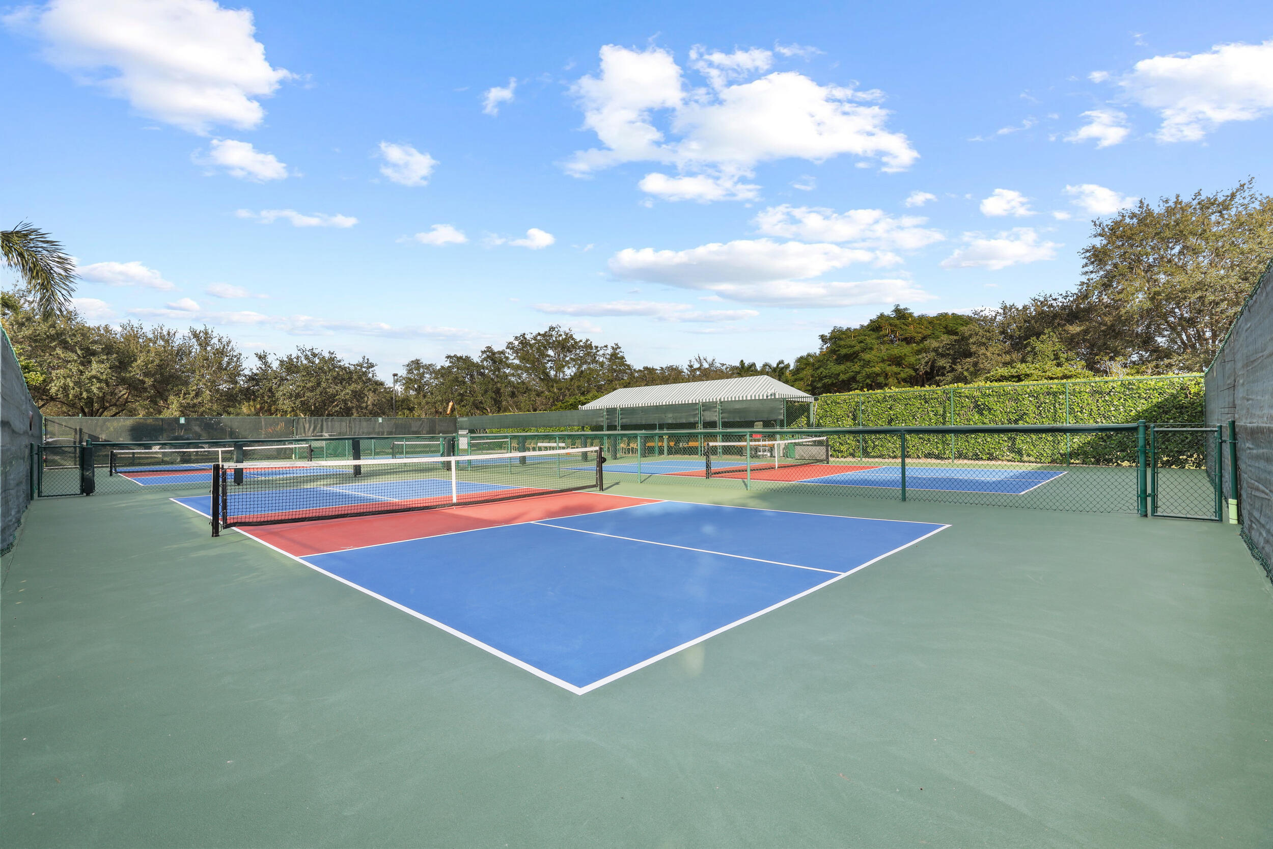 TOWNE PARK TR IA - Residential Lease