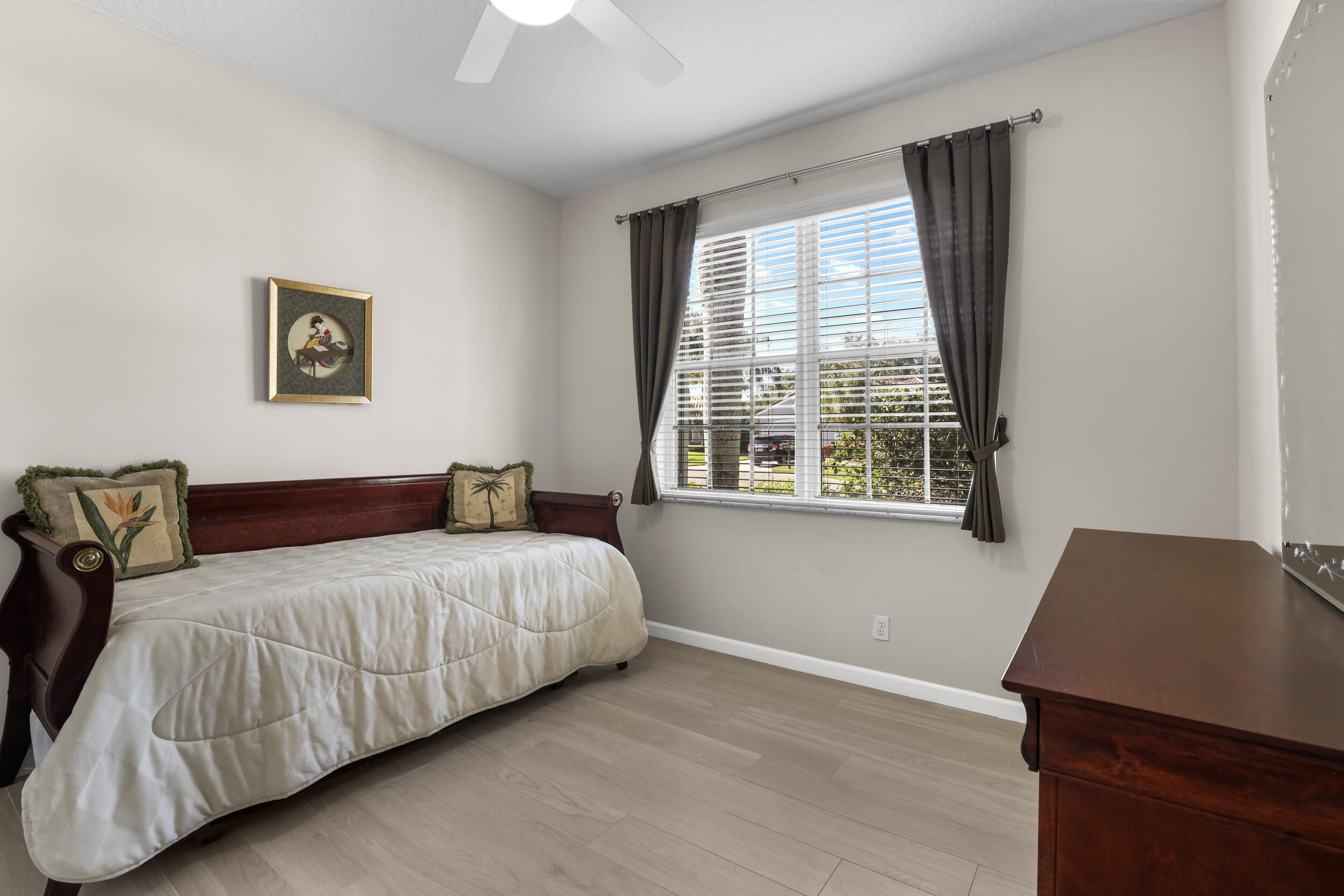 TOWNE PARK TR IA - Residential Lease