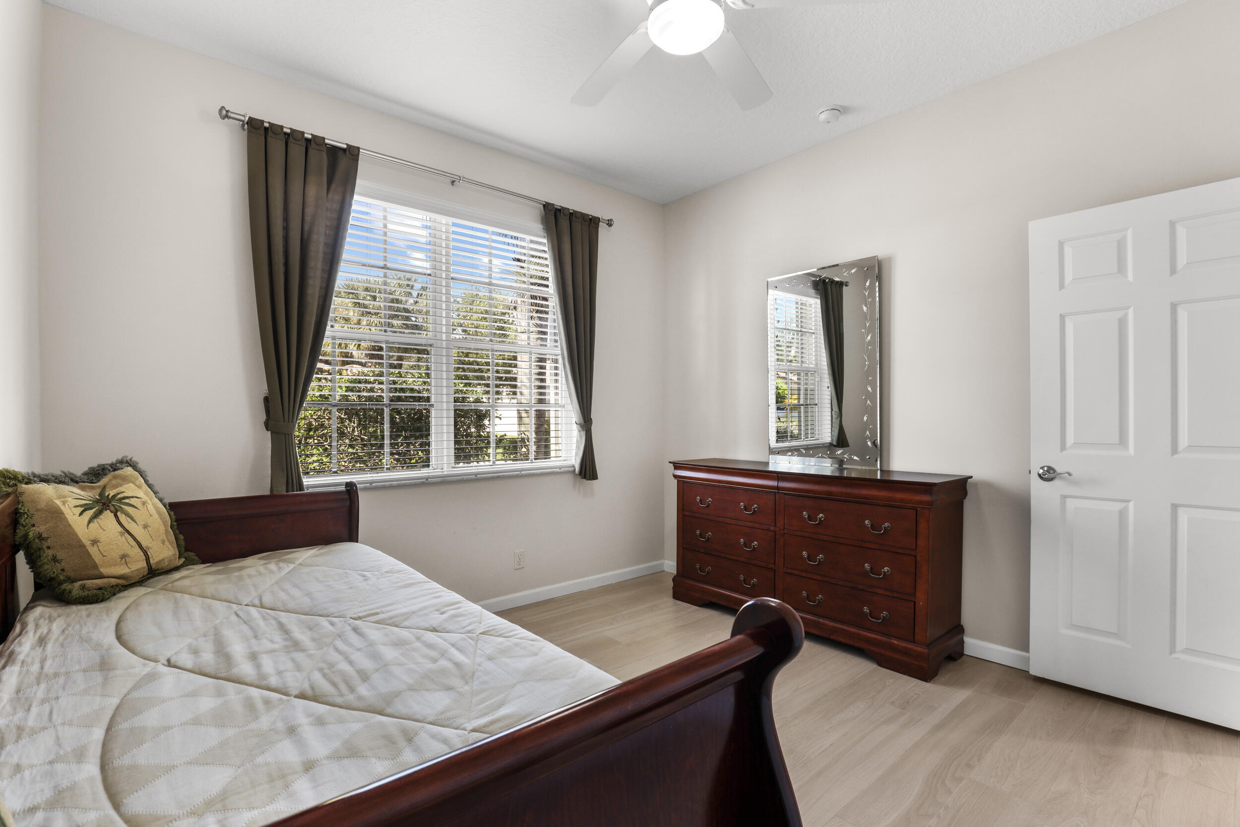 TOWNE PARK TR IA - Residential Lease