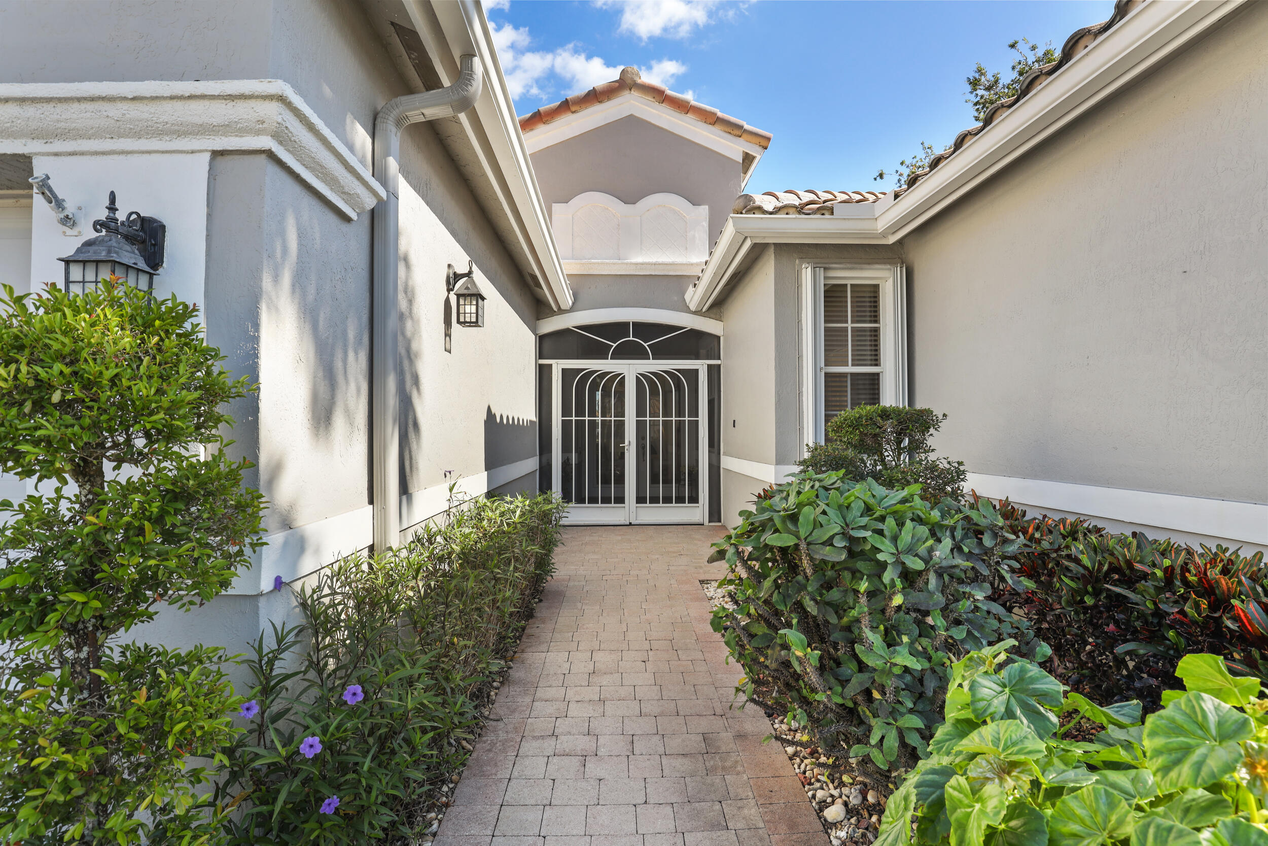 TOWNE PARK TR IA - Residential Lease