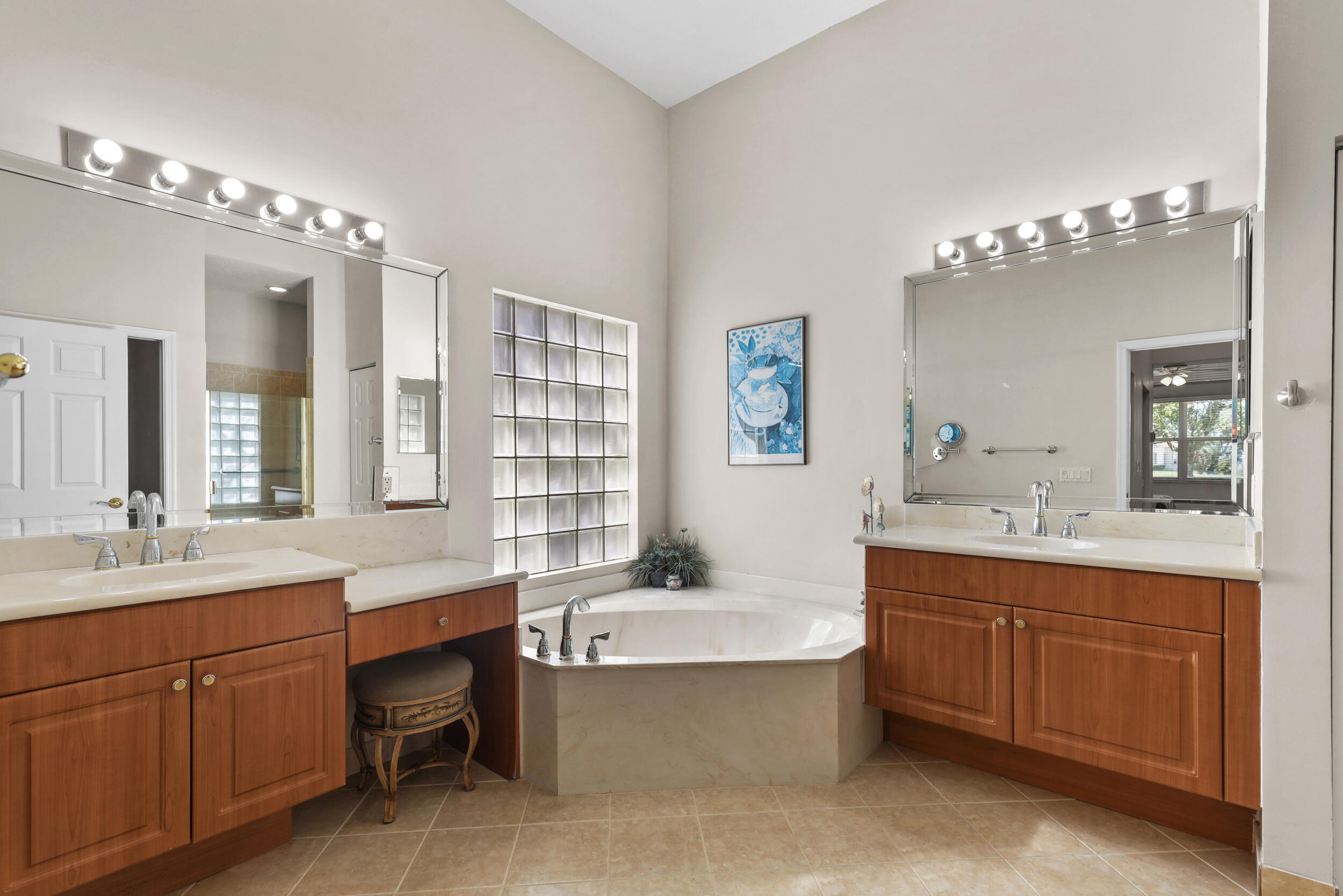 TOWNE PARK TR IA - Residential Lease