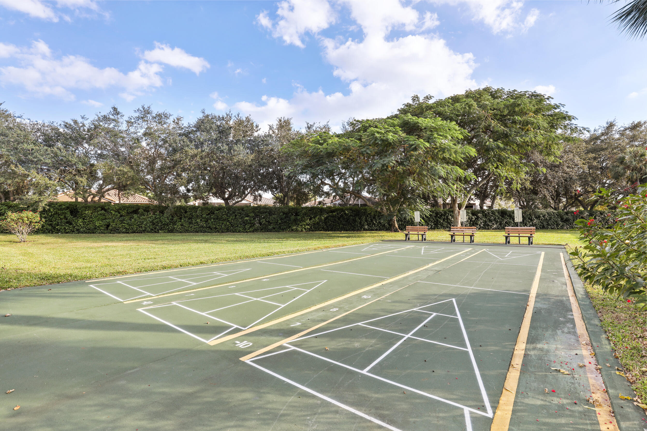 TOWNE PARK TR IA - Residential Lease