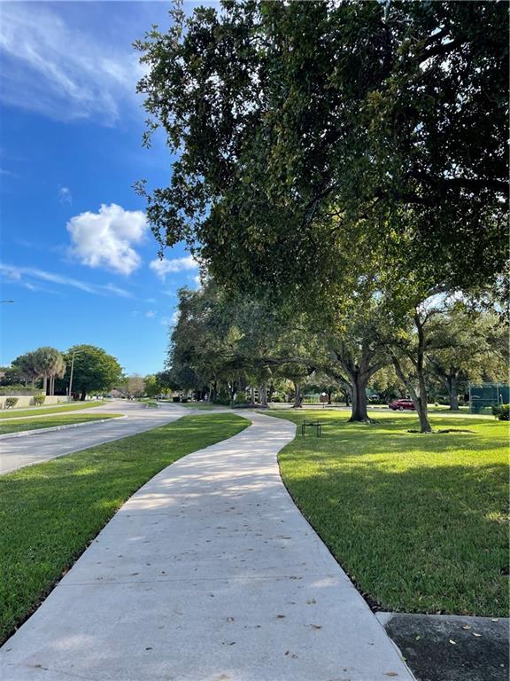 THE PINES OF OAKLAND FORE - Residential
