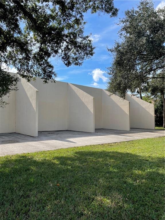 THE PINES OF OAKLAND FORE - Residential
