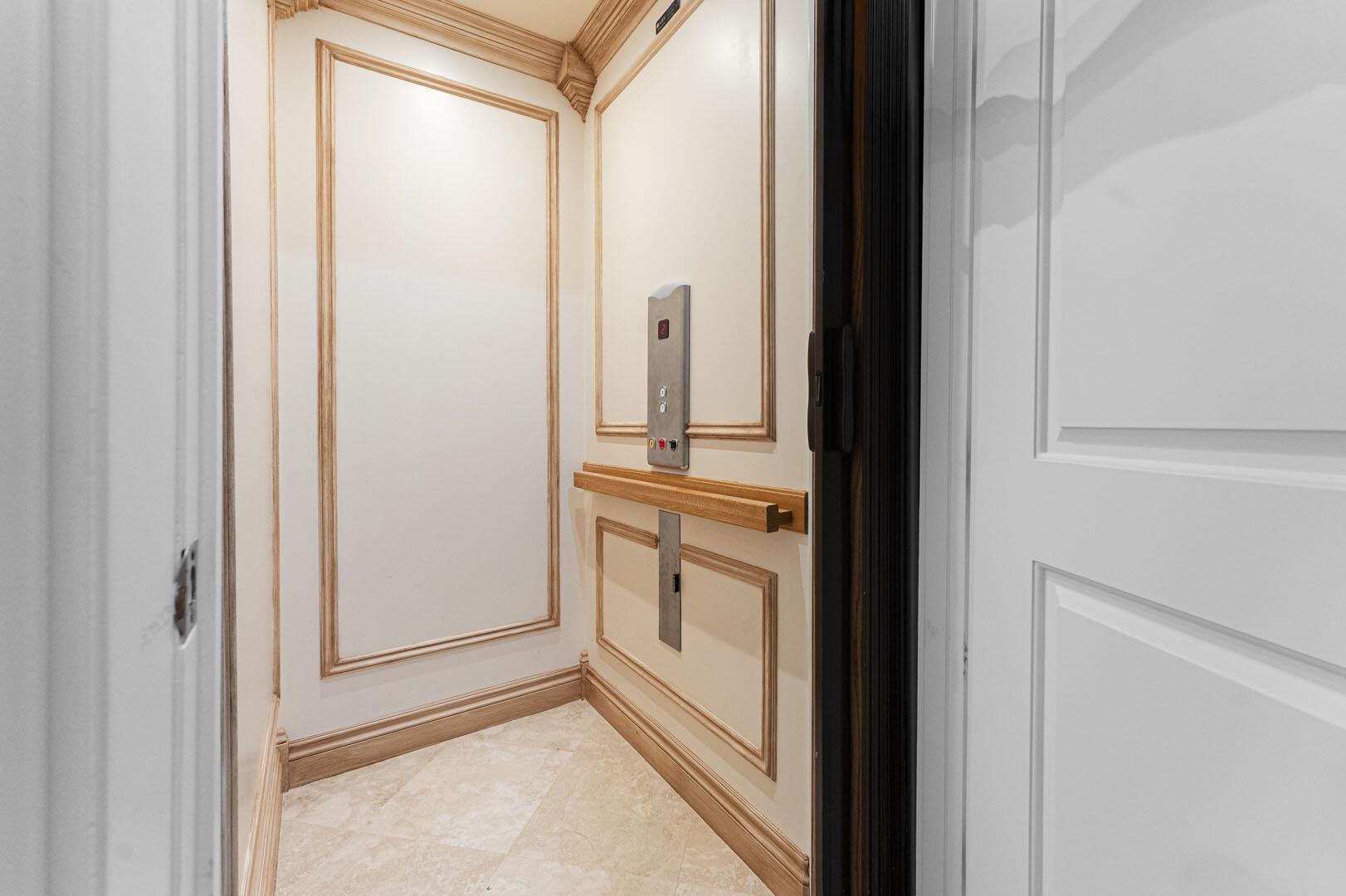 ROYAL PALM YACHT & COUNTR - Residential