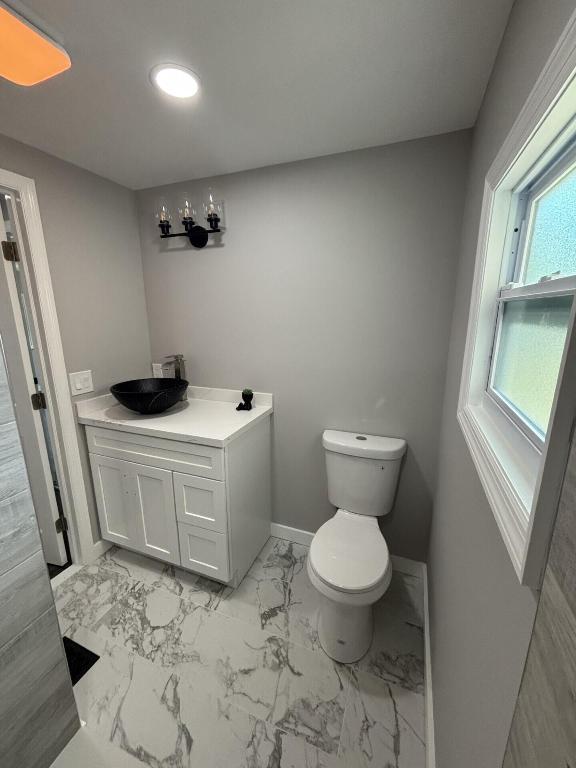 COUNTRY KNOLLS - Residential