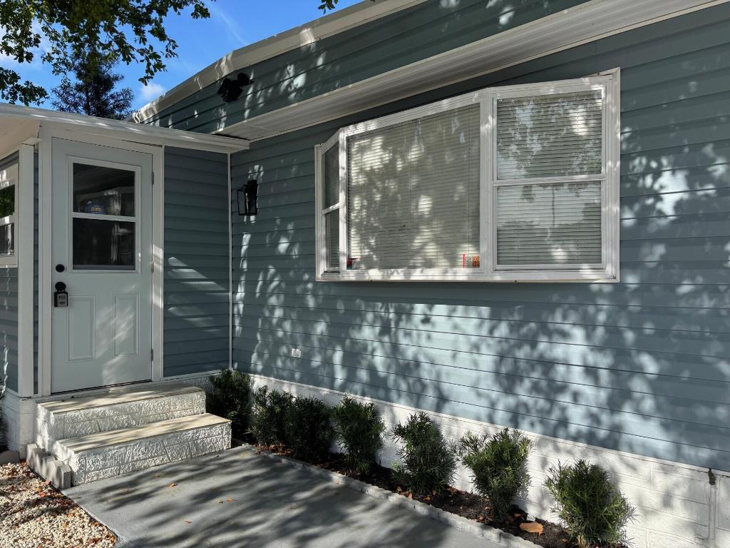 COUNTRY KNOLLS - Residential