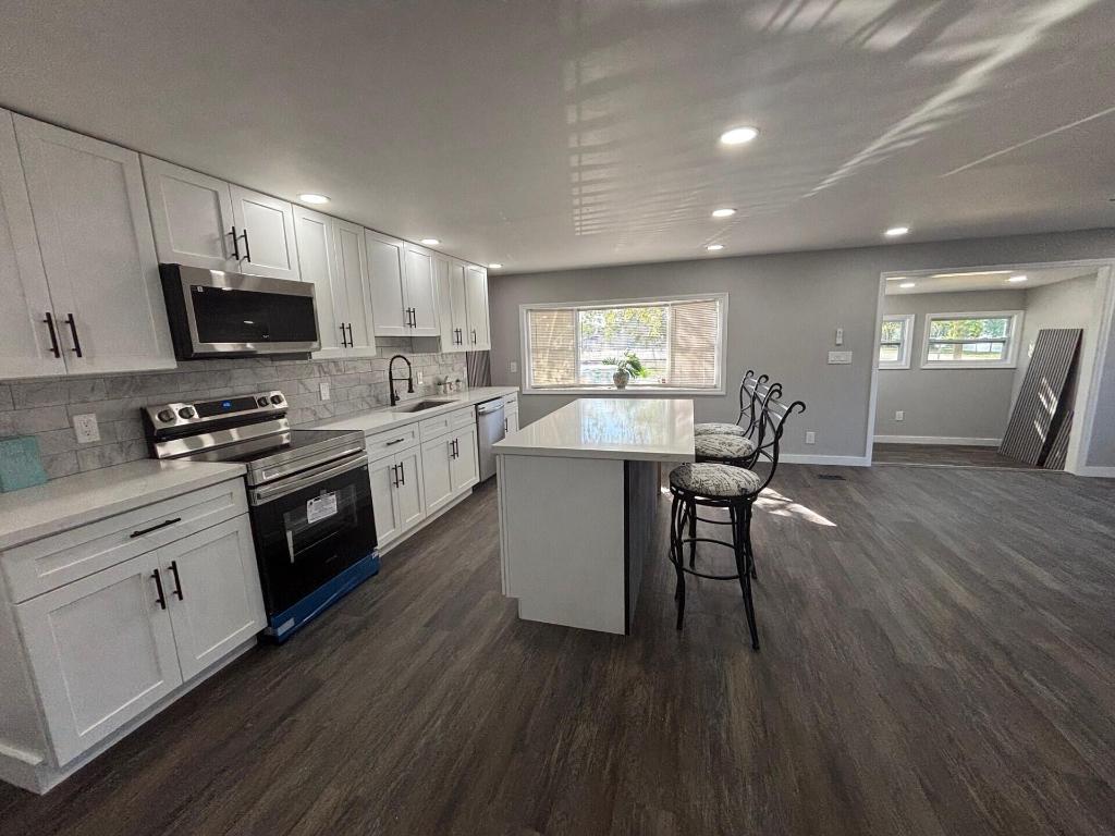 COUNTRY KNOLLS - Residential