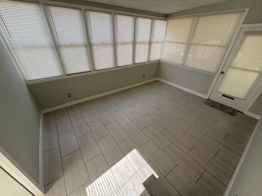 COUNTRY KNOLLS - Residential