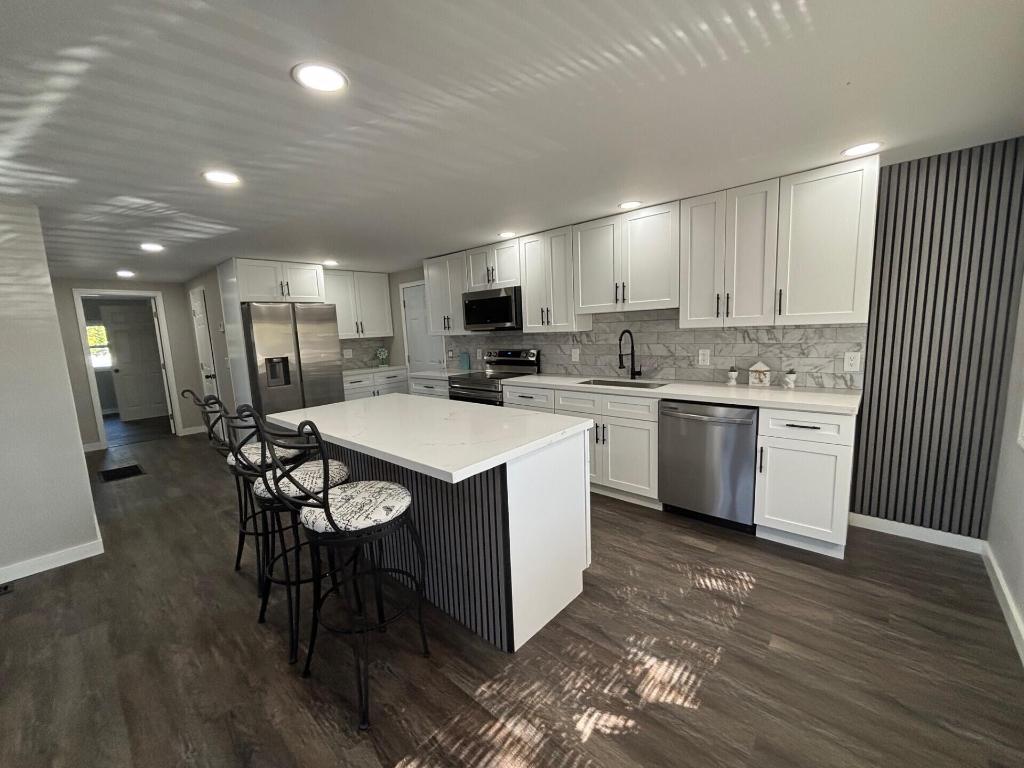 COUNTRY KNOLLS - Residential