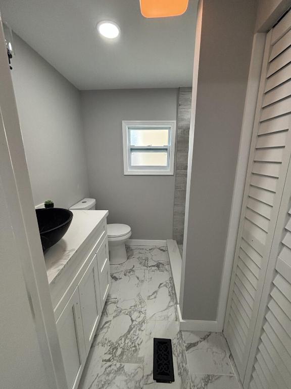 COUNTRY KNOLLS - Residential