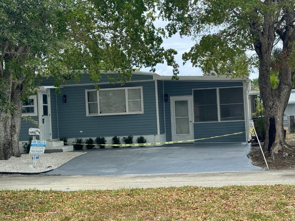 COUNTRY KNOLLS - Residential