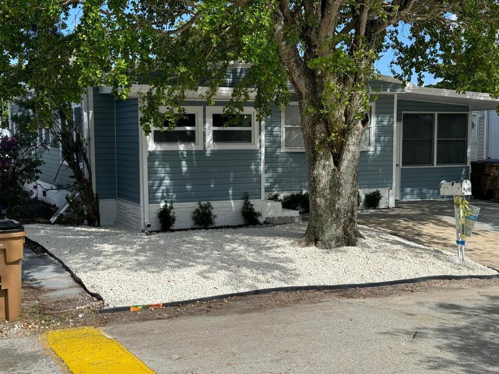 COUNTRY KNOLLS - Residential