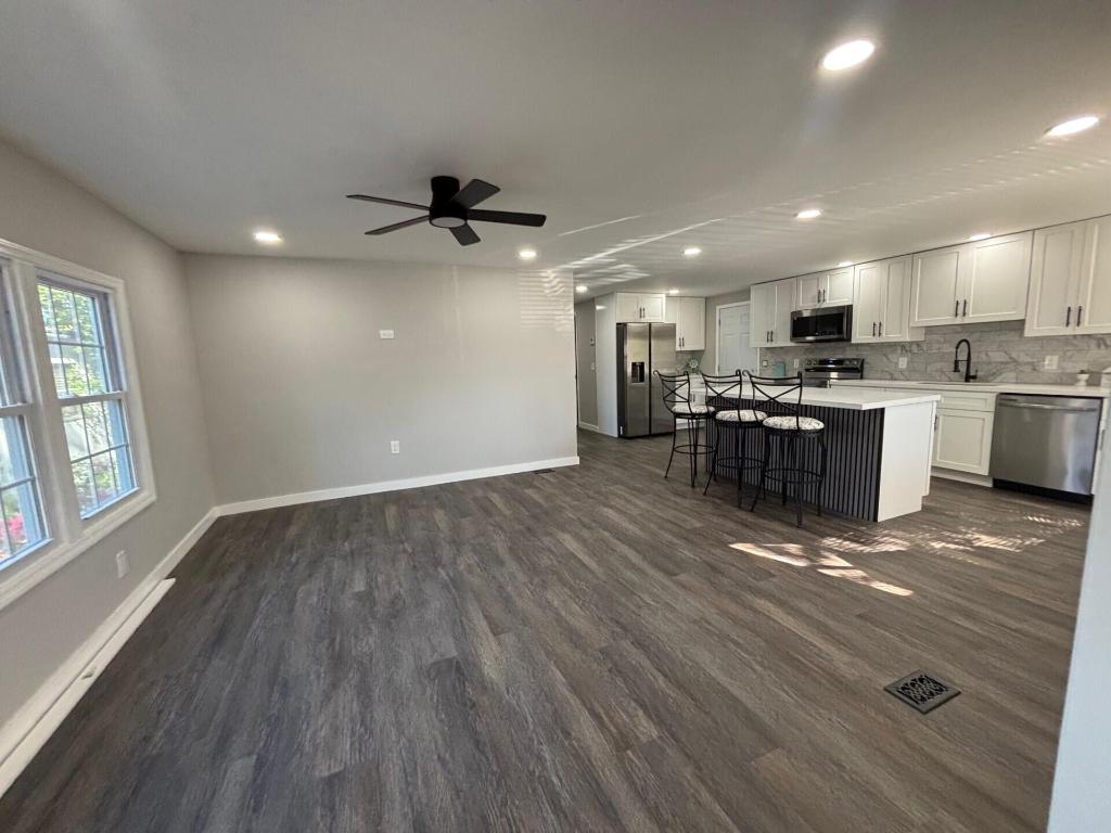 COUNTRY KNOLLS - Residential