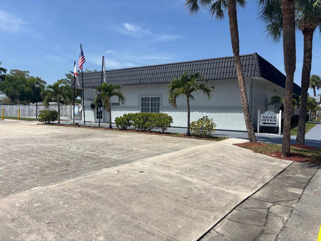 COUNTRY KNOLLS - Residential