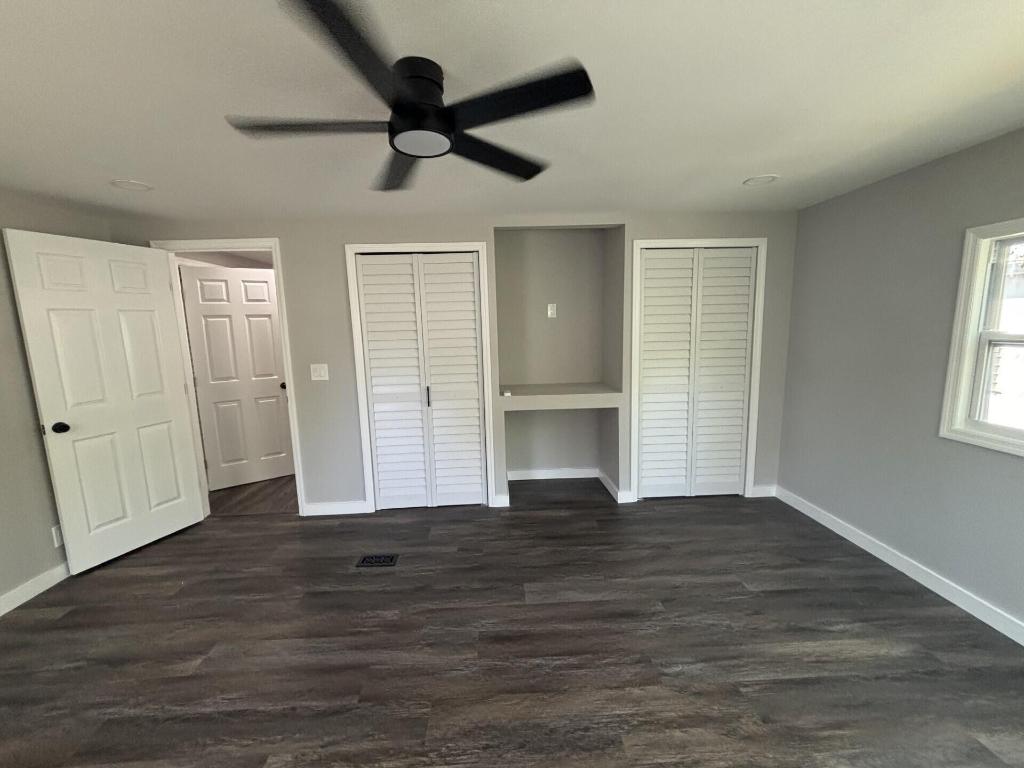 COUNTRY KNOLLS - Residential