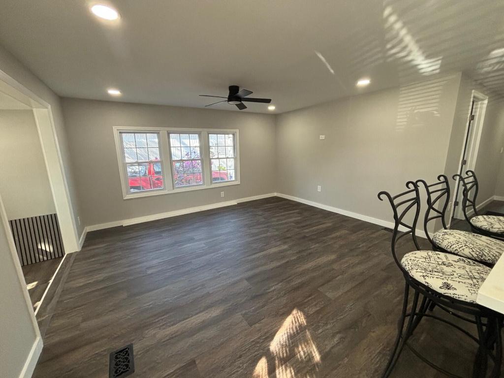 COUNTRY KNOLLS - Residential