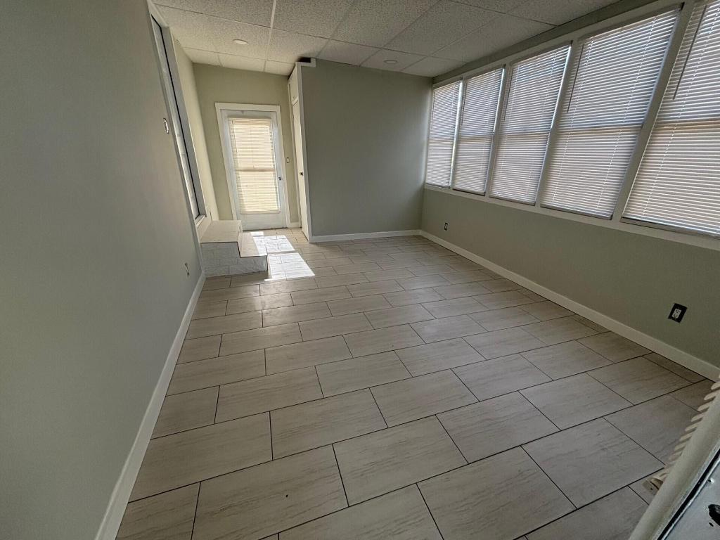 COUNTRY KNOLLS - Residential