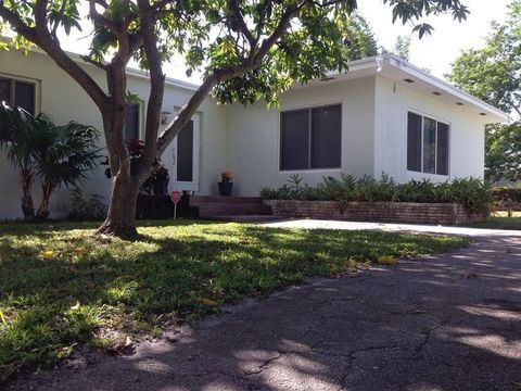 817 NE 37th St Oakland Park FL 33334