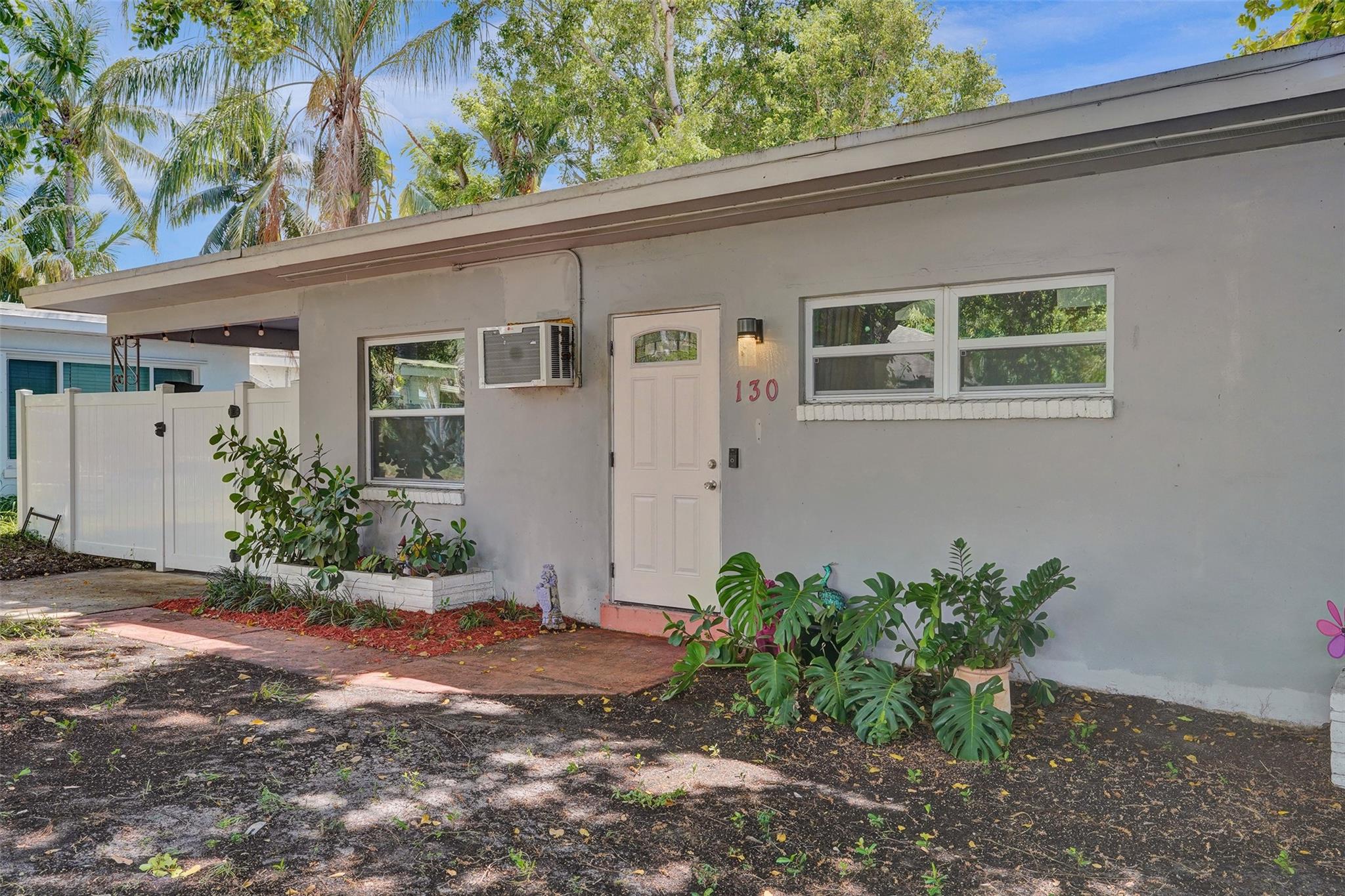 130 Akron St, Lake Worth Beach, FL, 33461/$339,900 3 130 Akron St