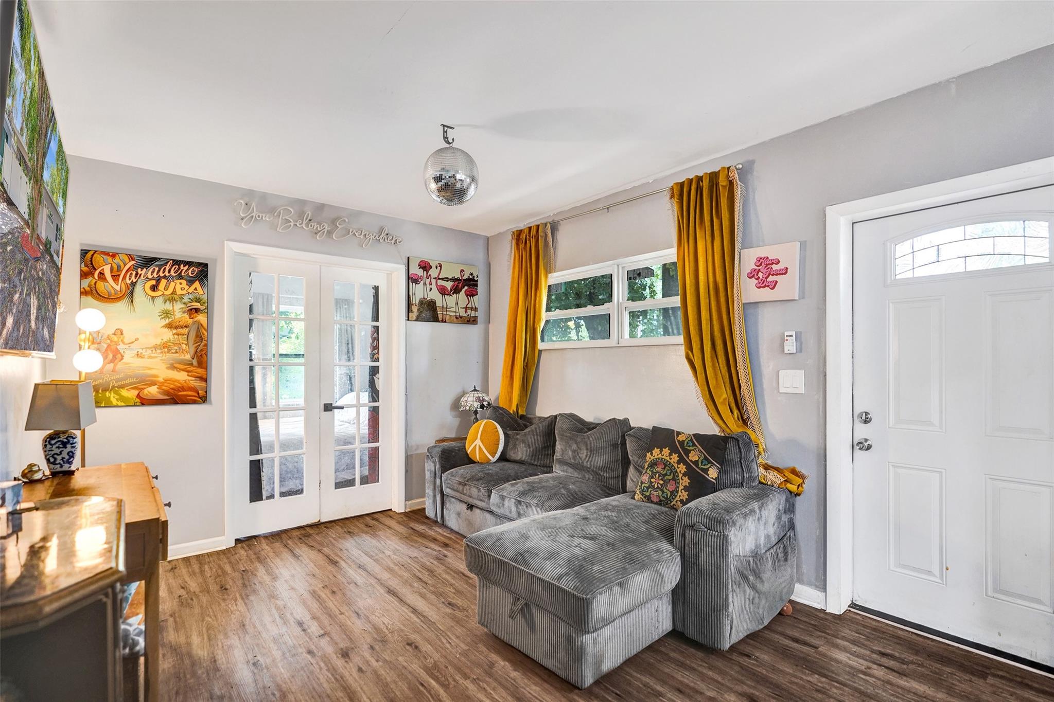 130 Akron St, Lake Worth Beach, FL, 33461/$339,900 4 130 Akron St