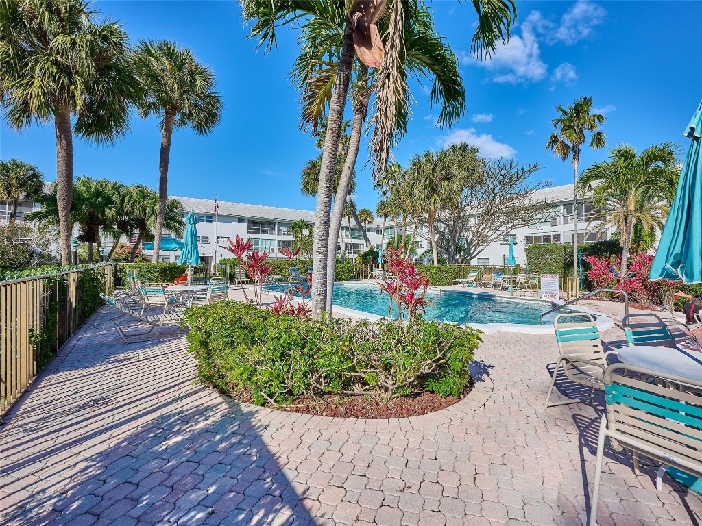 LIGHTHOUSE POINT GARDENS - Residential