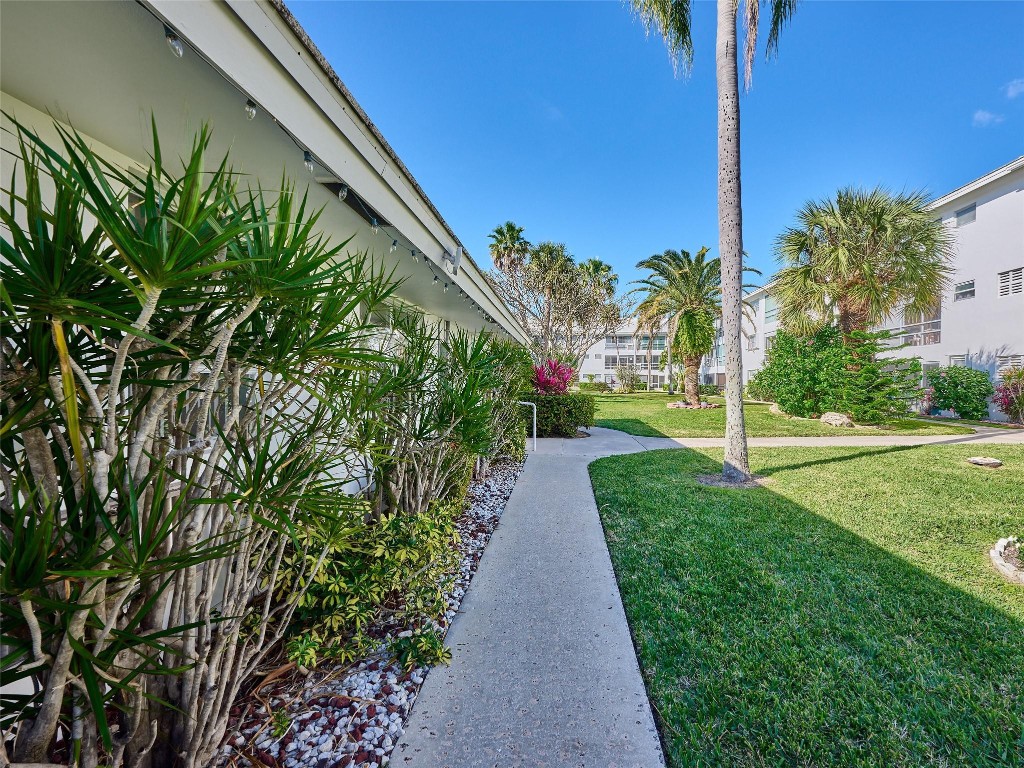 LIGHTHOUSE POINT GARDENS - Residential