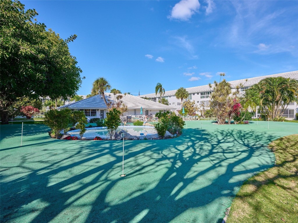 LIGHTHOUSE POINT GARDENS - Residential