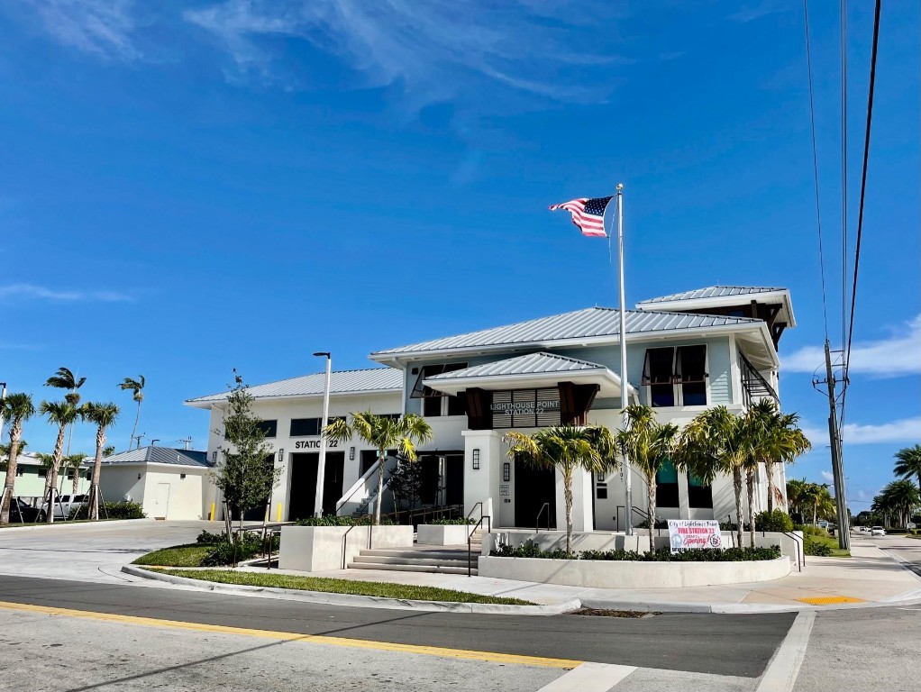 LIGHTHOUSE POINT GARDENS - Residential