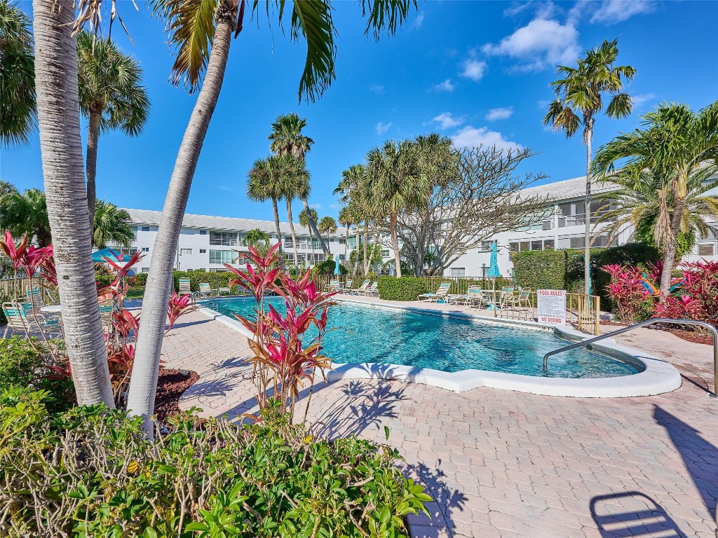 LIGHTHOUSE POINT GARDENS - Residential