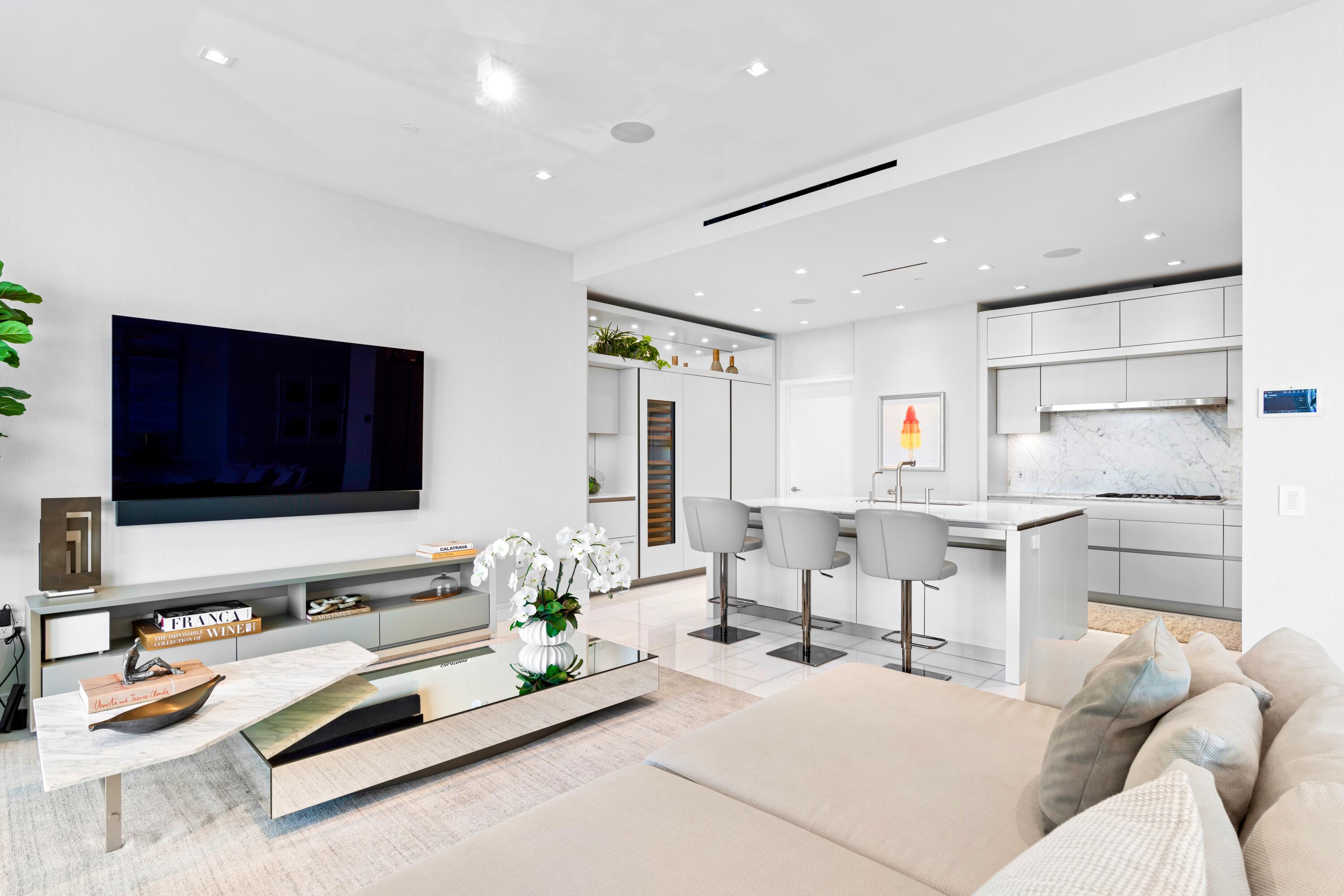 BRISTOL CONDO - Residential