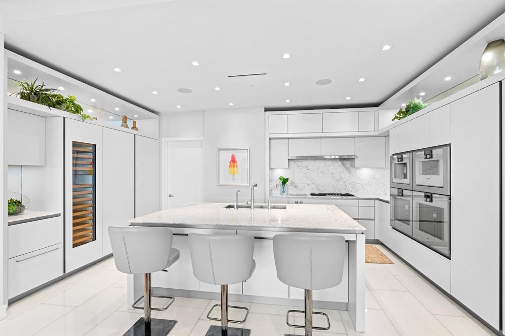 BRISTOL CONDO - Residential