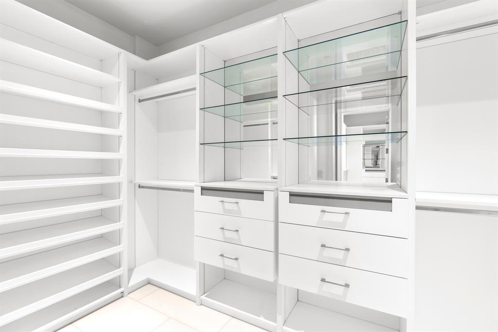 BRISTOL CONDO - Residential